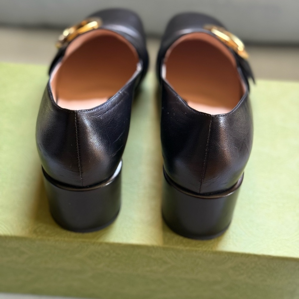 Gucci Black Leather Loafers with Gold Emblem - Picture 6 of 9